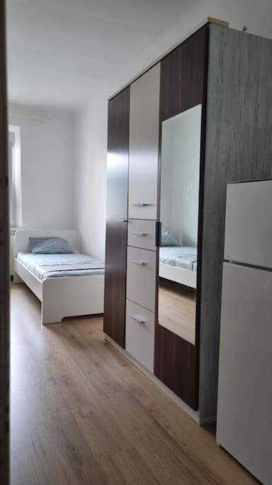 Apartment Mit 2 Betten Inklusive Gratis Parkplatz กราซ ภายนอก รูปภาพ